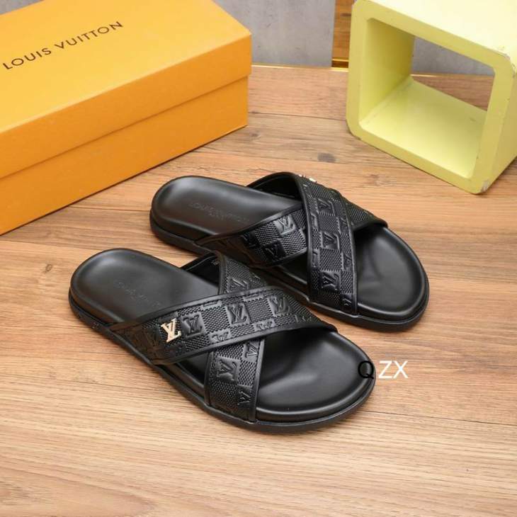 Picture of Louis Vuitton Slippers _SKULVsz35-44XC0109366